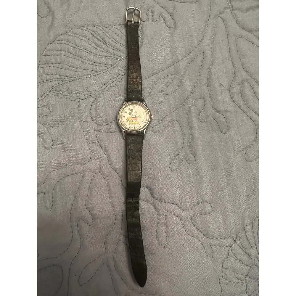 Vintage 90’s Lorus Pointing Mickey Mouse Quartz Watch Wristwatch Retro Women’s